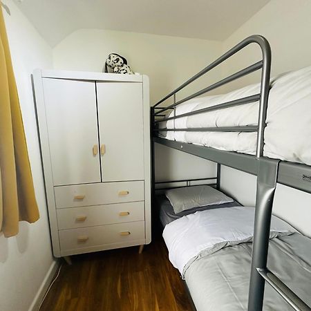 Beautiful Home In London With Easy Access To Central London Sutton  Eksteriør bilde