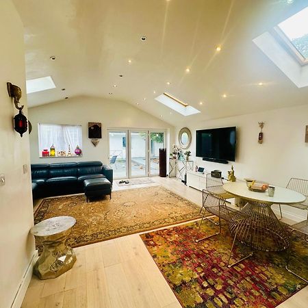 Beautiful Home In London With Easy Access To Central London Sutton  Eksteriør bilde