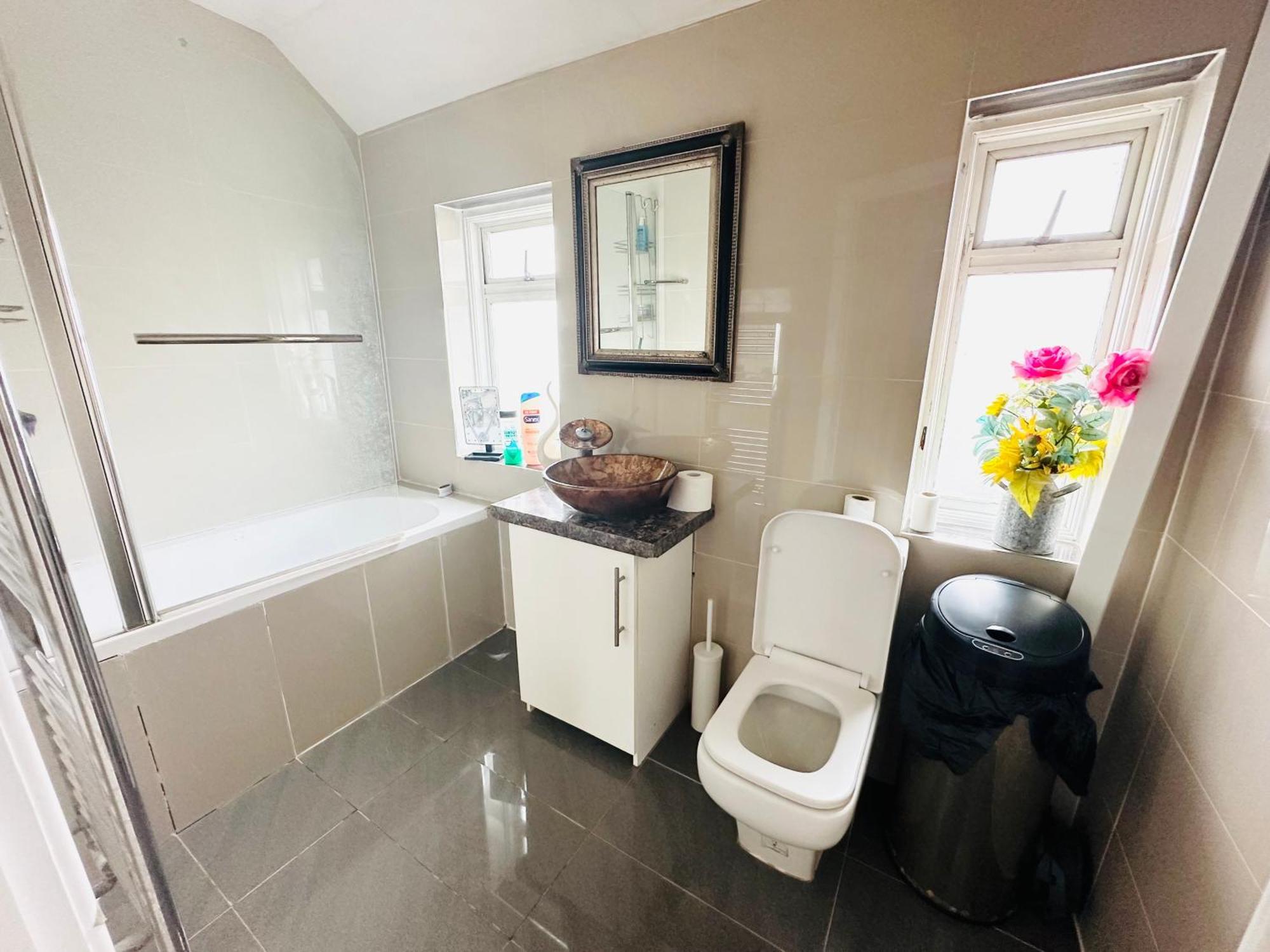 Beautiful Home In London With Easy Access To Central London Sutton  Eksteriør bilde