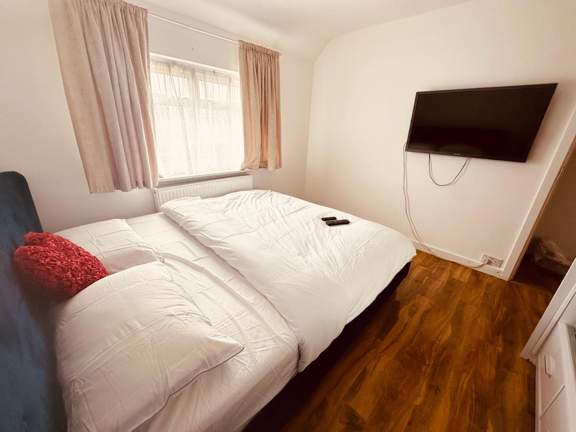 Beautiful Home In London With Easy Access To Central London Sutton  Eksteriør bilde