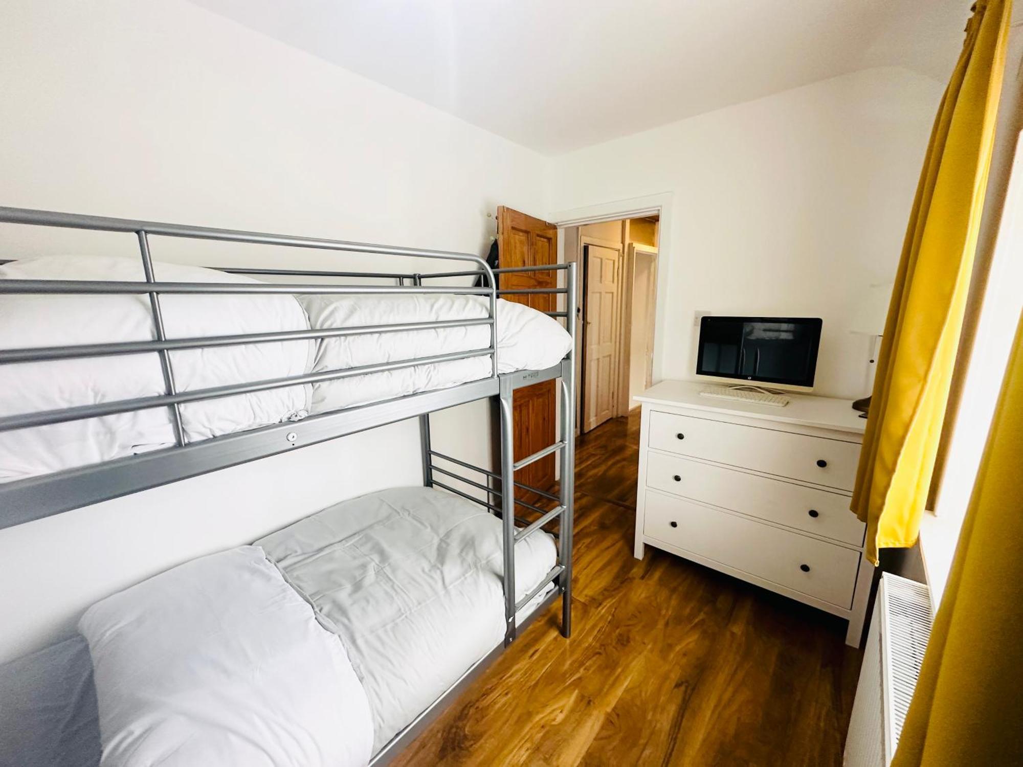 Beautiful Home In London With Easy Access To Central London Sutton  Eksteriør bilde
