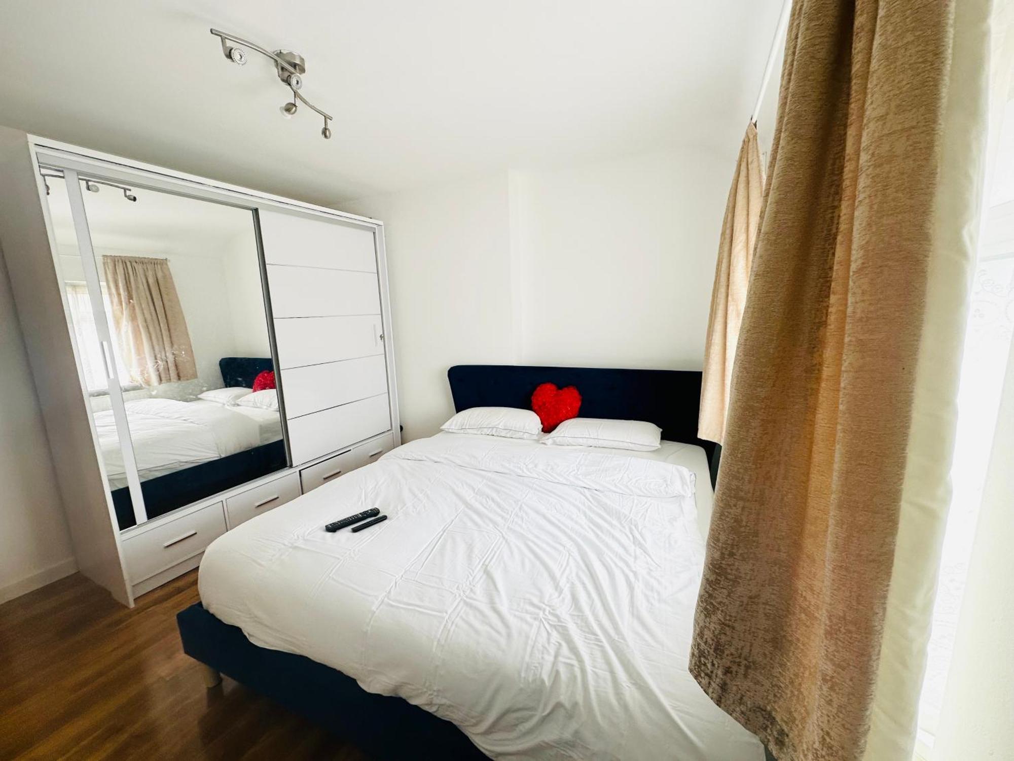 Beautiful Home In London With Easy Access To Central London Sutton  Eksteriør bilde